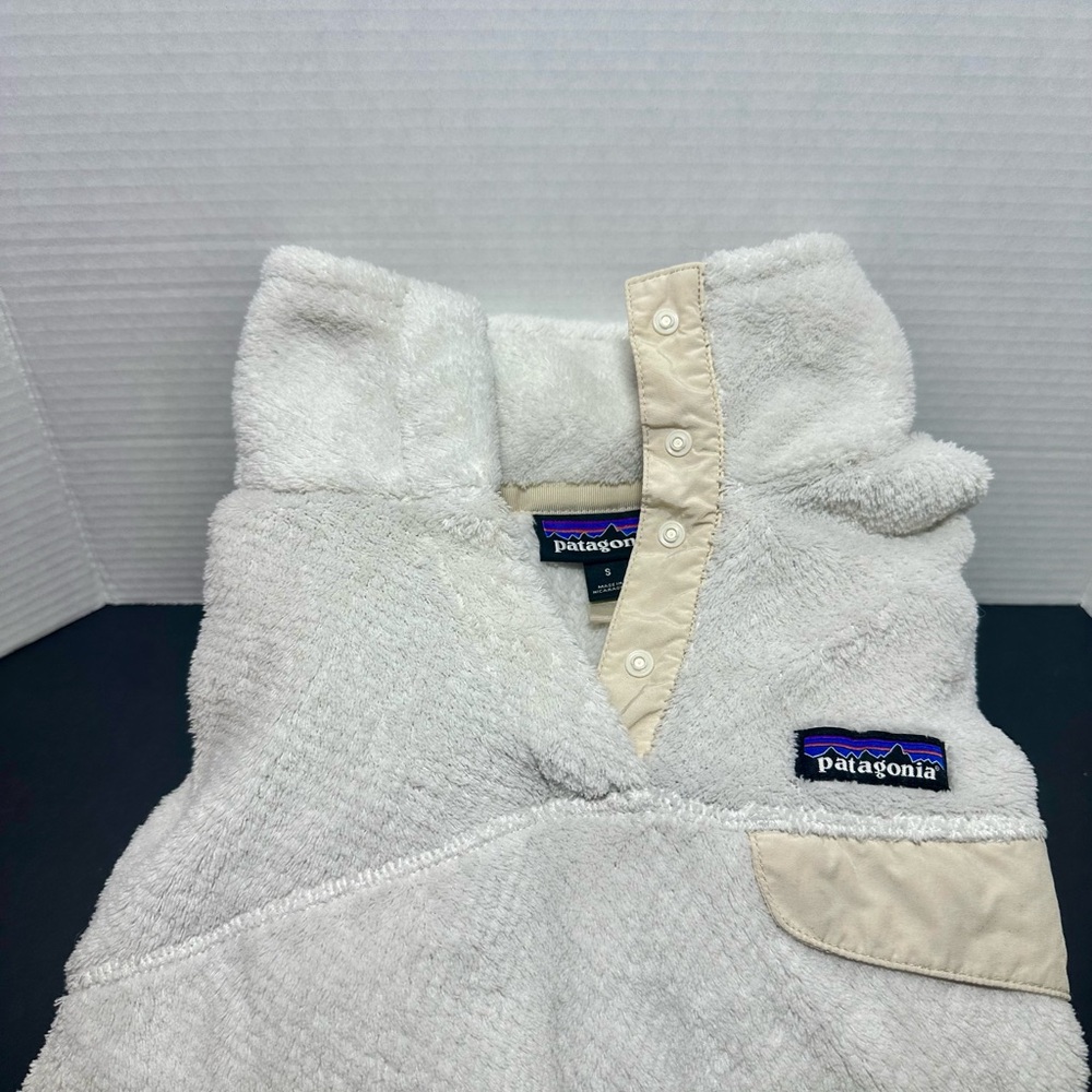 Patagonia Cream and White Fleece Pullover